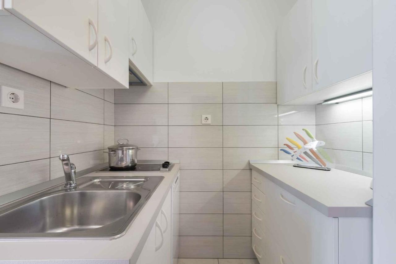 Apartments In Ravni/Istrien 30383 Екстериор снимка