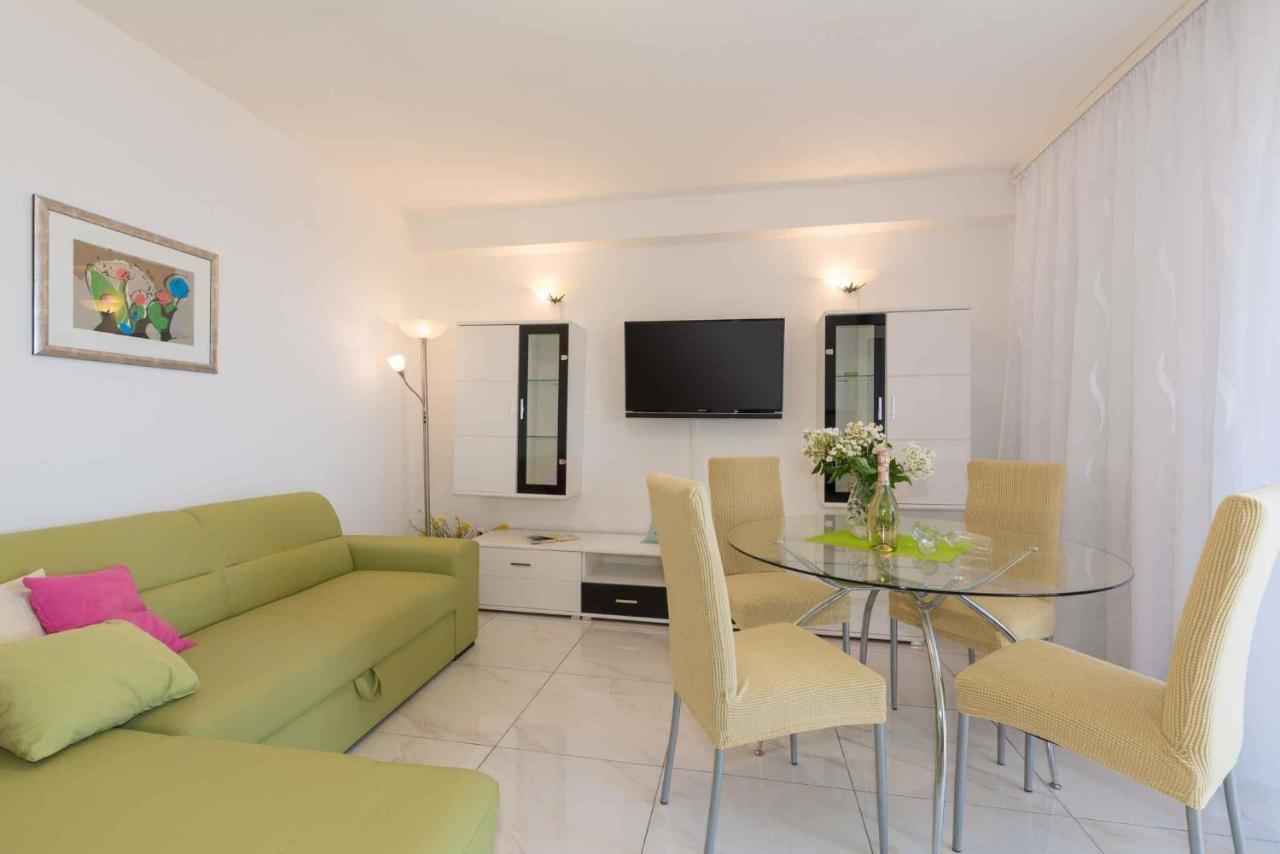 Apartments In Ravni/Istrien 30383 Екстериор снимка