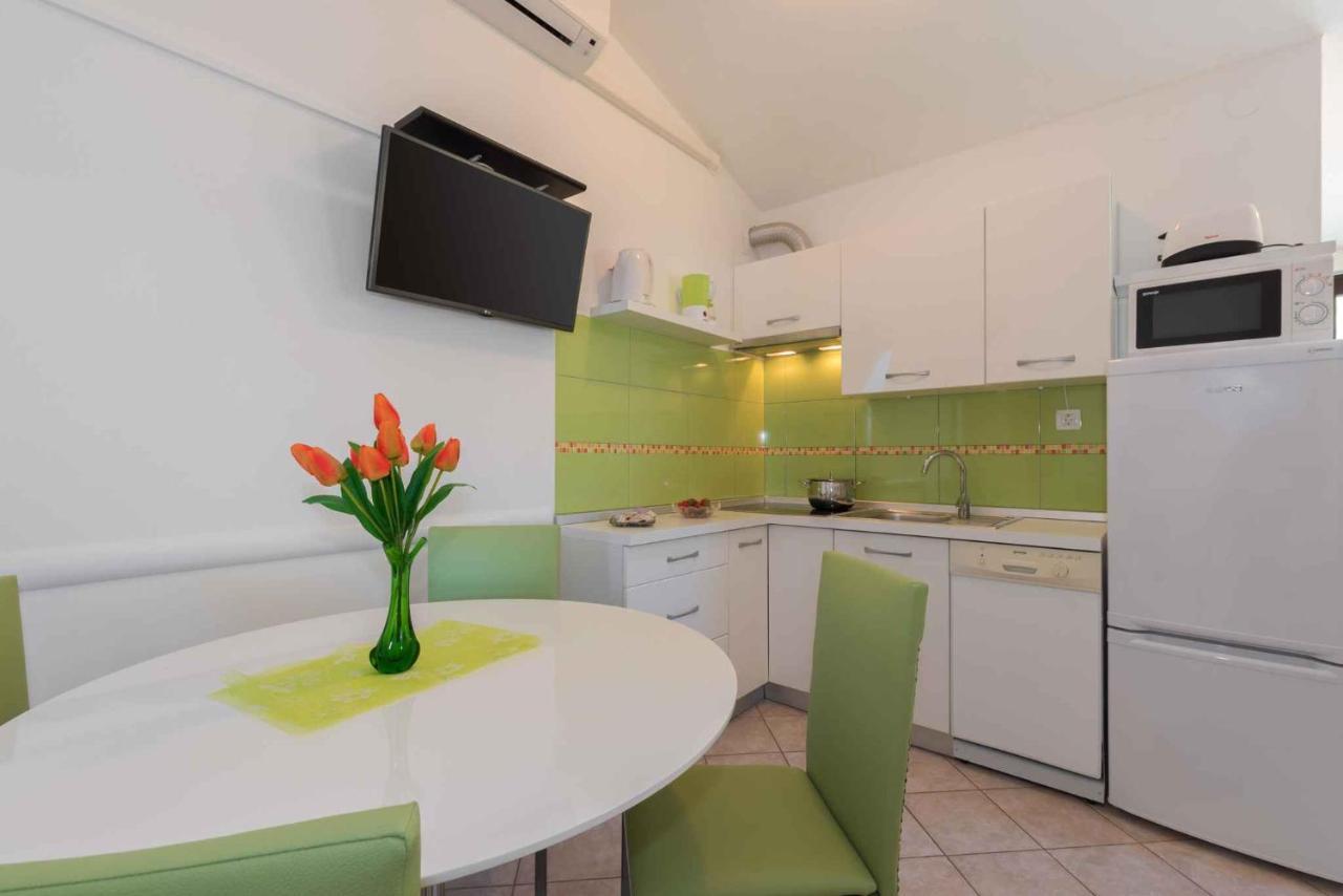 Apartments In Ravni/Istrien 30383 Екстериор снимка