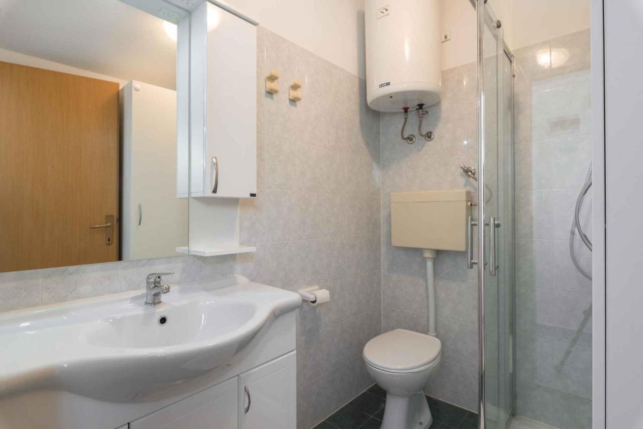 Apartments In Ravni/Istrien 30383 Екстериор снимка