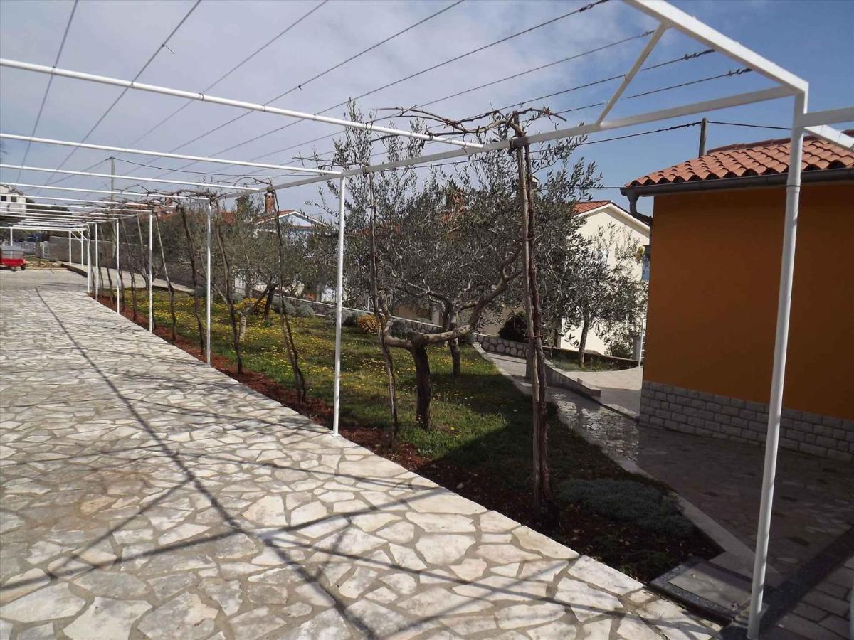 Apartments In Ravni/Istrien 30383 Екстериор снимка